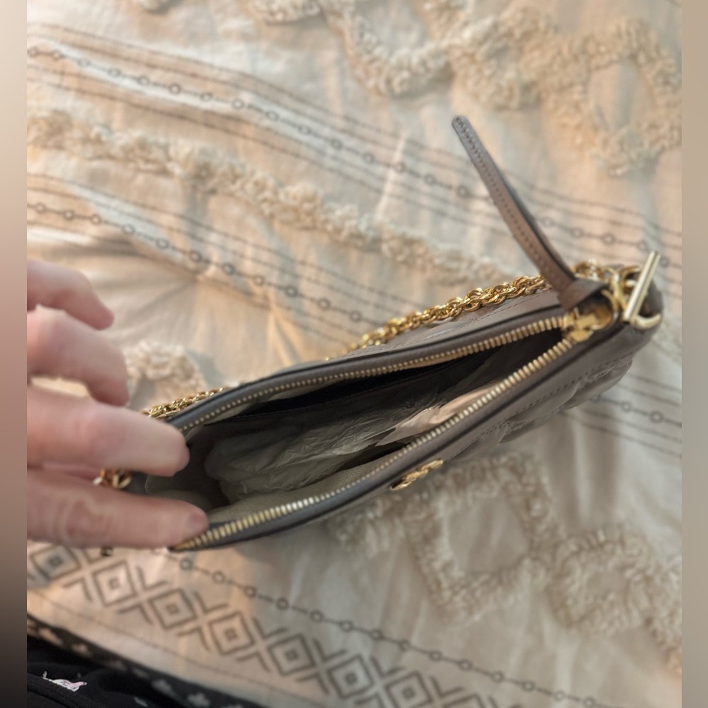 Brand new Gucci GG Matelasse Leather Shoulder Bag w/ Removable Canvas Strap - Picture 6 of 8